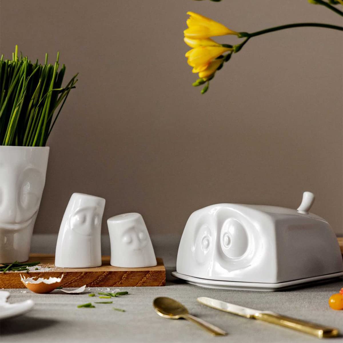 FIFTYEIGHT PRODUCTS / Salt & Pepper Shakers "Cuddly & Snuggly" (Porcelain, white, Made in Germany)