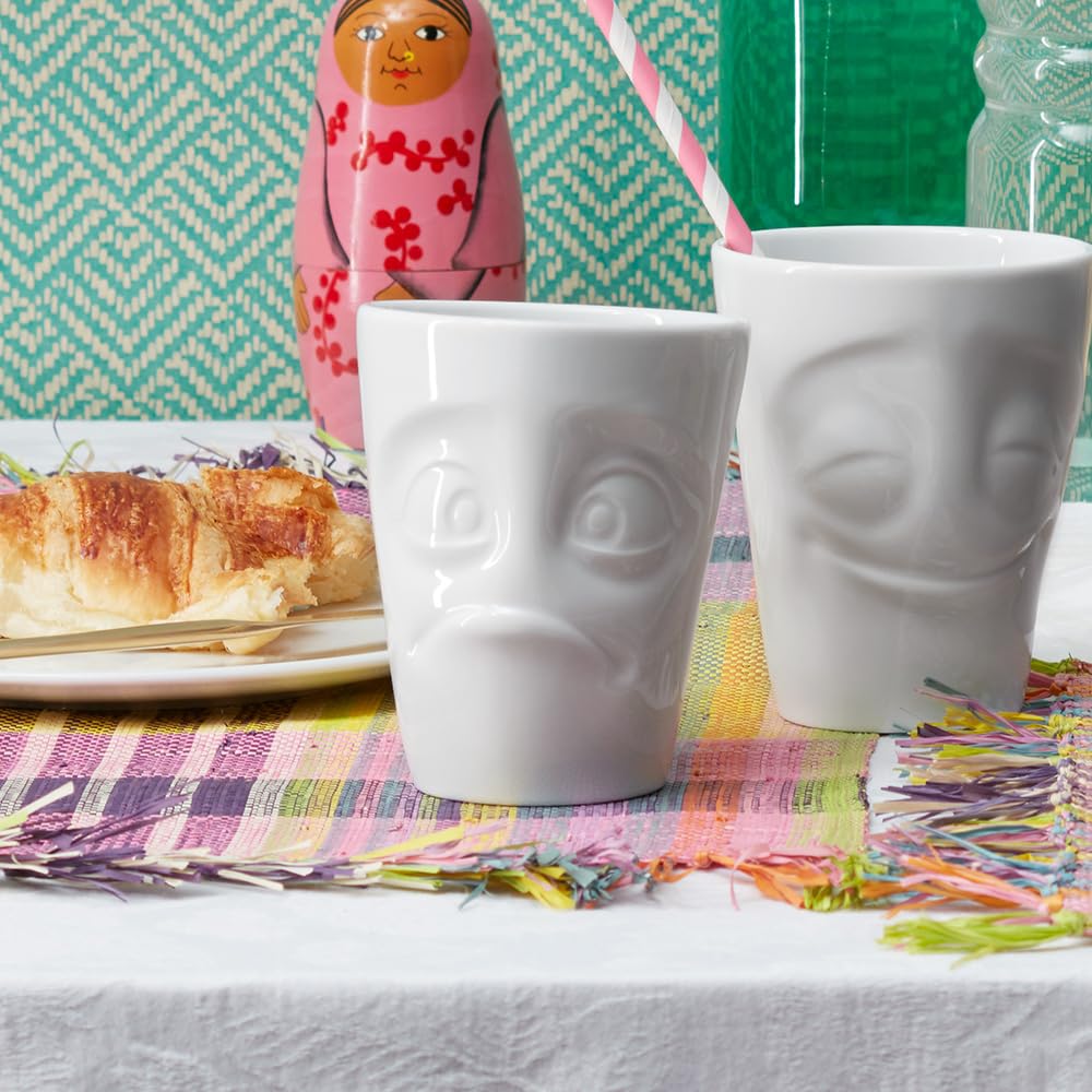 FIFTYEIGHT PRODUCTS / Tazza con manico "Vergnügt" (Porcellana, 350ml, bianca, Made in Germany)