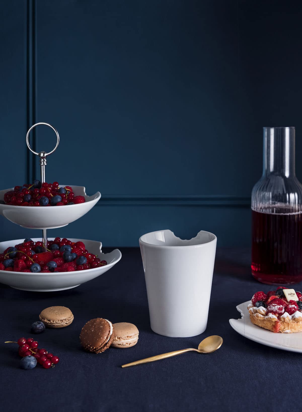 FIFTYEIGHT PRODUCTS / Mugs / "Mugs with a Bite" (handleless, porcelain, 400ml, white, Made in Germany)
