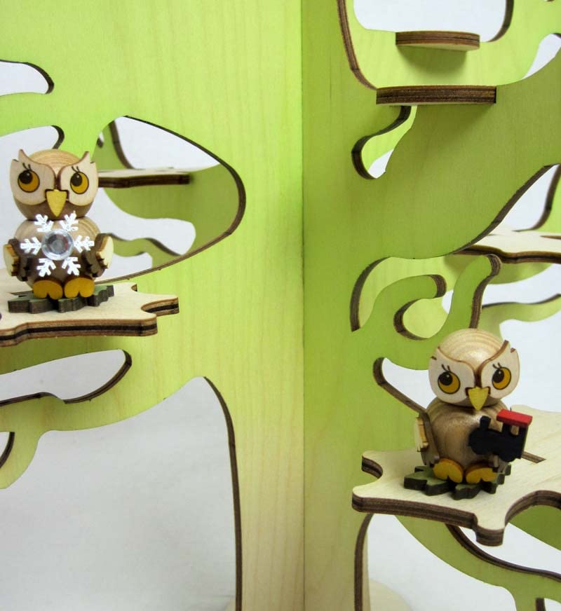 Kuhnert - Owl Child figurine with locomotive - wooden figure approx. 4 cm