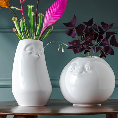 FIFTYEIGHT PRODUCTS / Vase "Amused" (porcelain, 16.5 cm x 8 cm x 18 cm, white, Made in Germany)