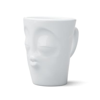 FIFTYEIGHT PRODUCTS / Henkelbecher „Küssend“ (Porzellan, 350ml, weiß, Made in Germany)