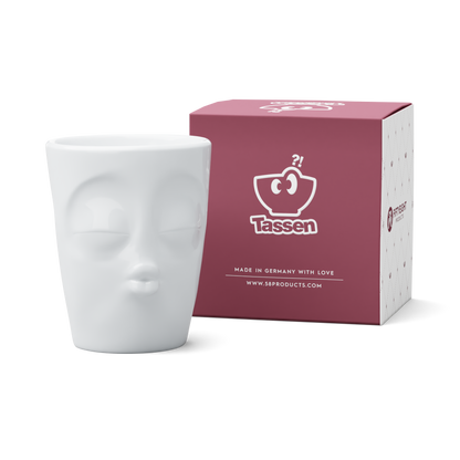 FIFTYEIGHT PRODUCTS / Henkelbecher „Küssend“ (Porzellan, 350ml, weiß, Made in Germany)